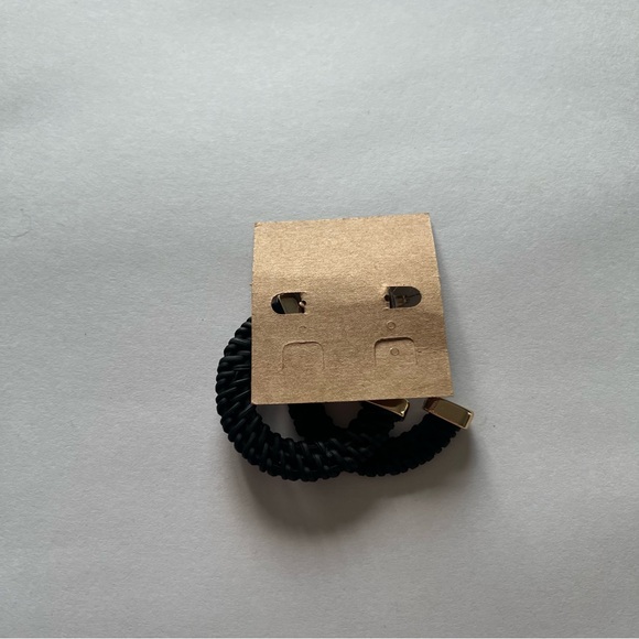 BRAND NEW 3/$15 or 4/$20 Plunder Design Earrings - Picture 2 of 2